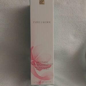 Estée LAUDER Micro EssenceTreatment Lotion Fresh with Sakura Ferment moisturizer
